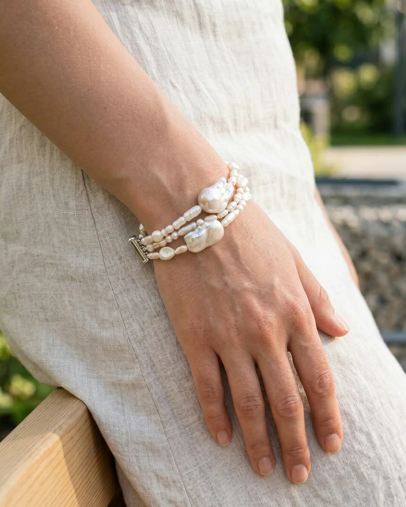 Браслет из культивированного барочного жемчуга. Трехрядный — белый