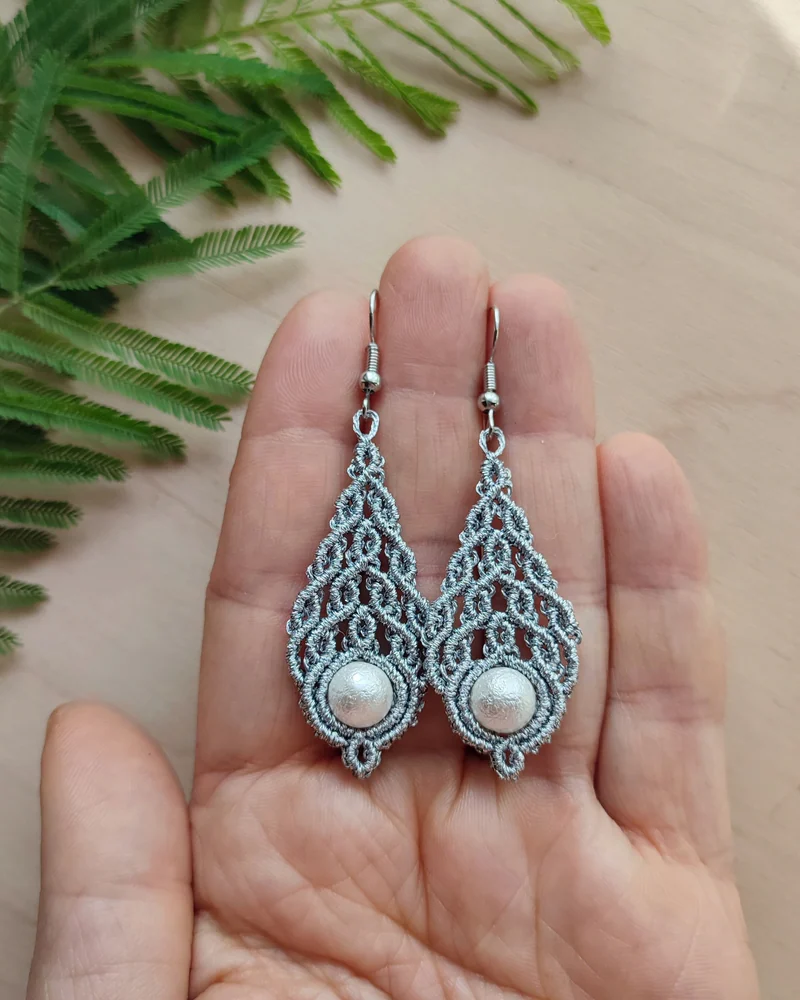 Серебристые серьги макраме Леля с майоркой