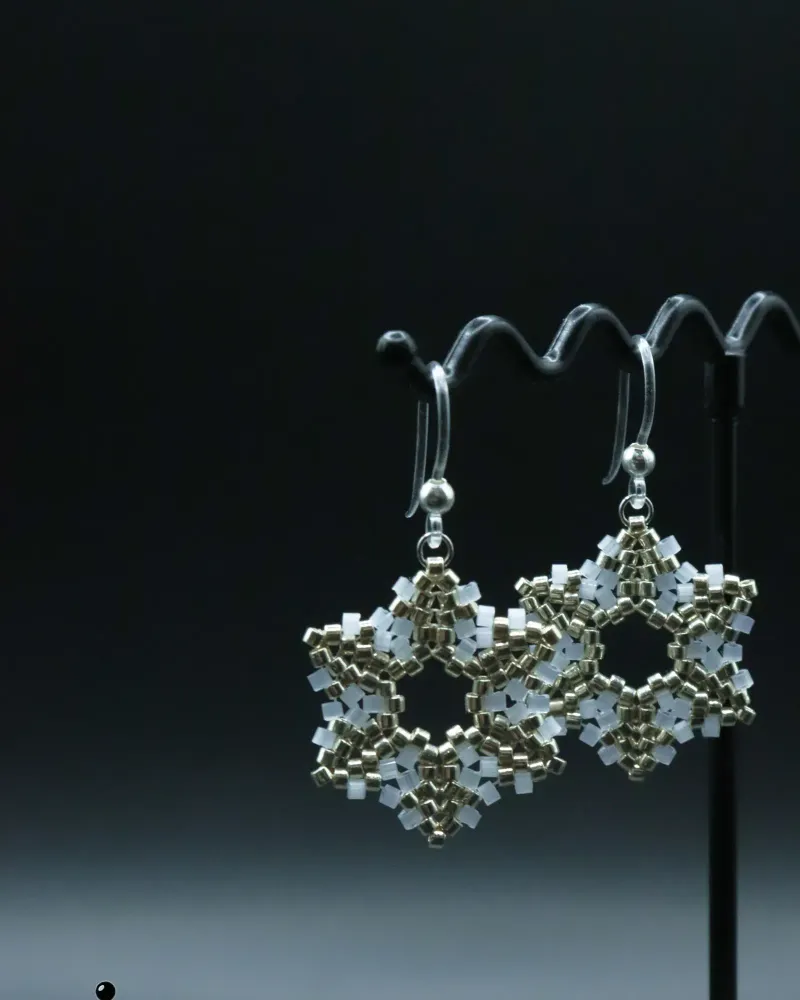 Серьги «Снежинка» из бисера — Короткие