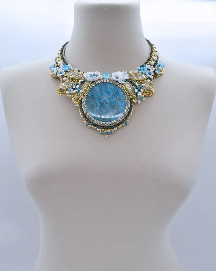 Авторское колье с бразильским апатитом и Swarovski