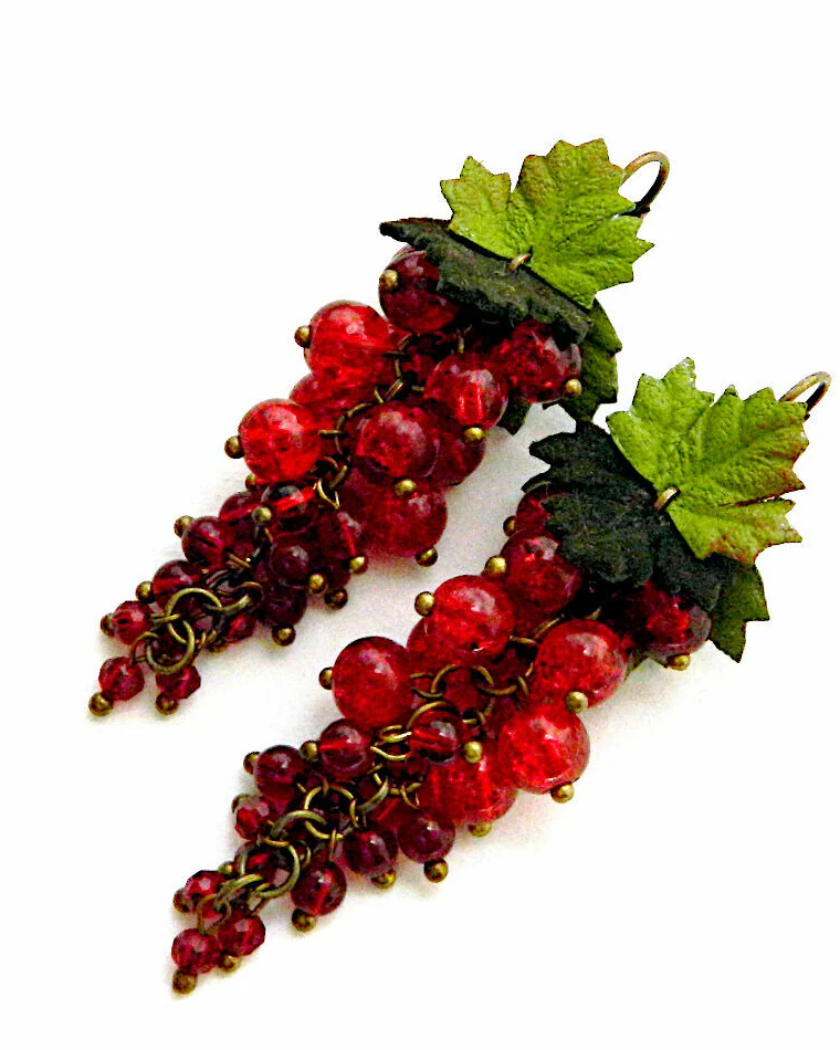 Серьги из кожи, замши и бусин Красная смородина спелая