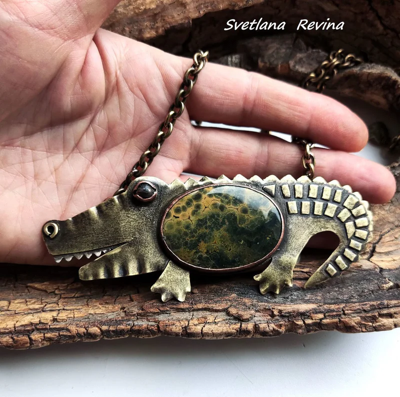 Колье"Crocodile" океаническая яшма, латунь