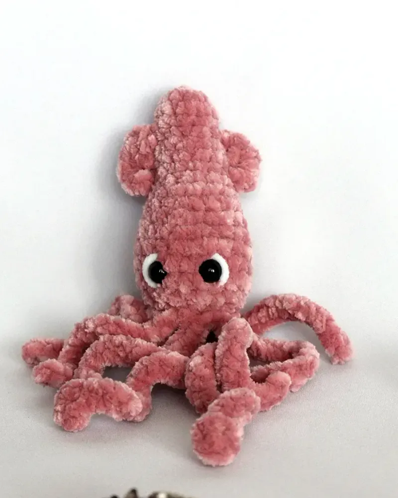 Мягкая вязаная игрушка «Кальмар» — Розовый