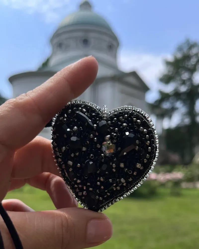 Чёрный кулон «Сердце»