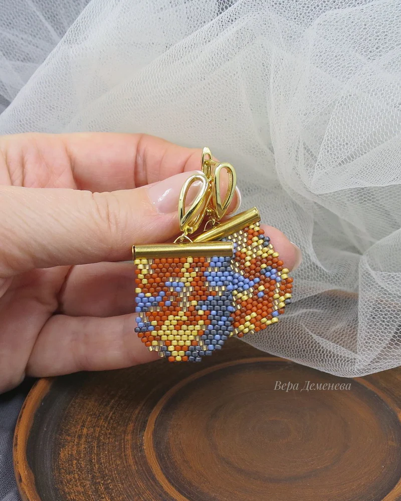 Серьги Золотые рыбки, плетеные из бисера