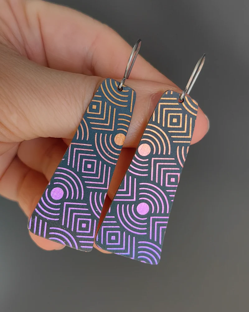 Серьги из титана с геометрическим рисунком