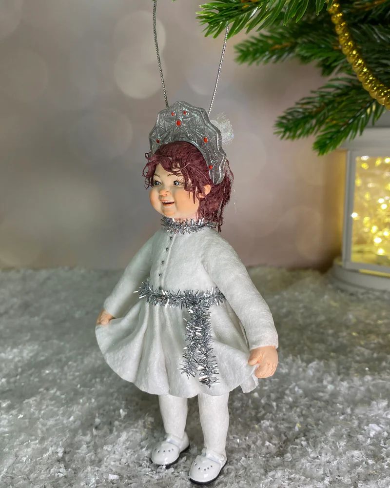 Ёлочная игрушка «Девочка снежинка»