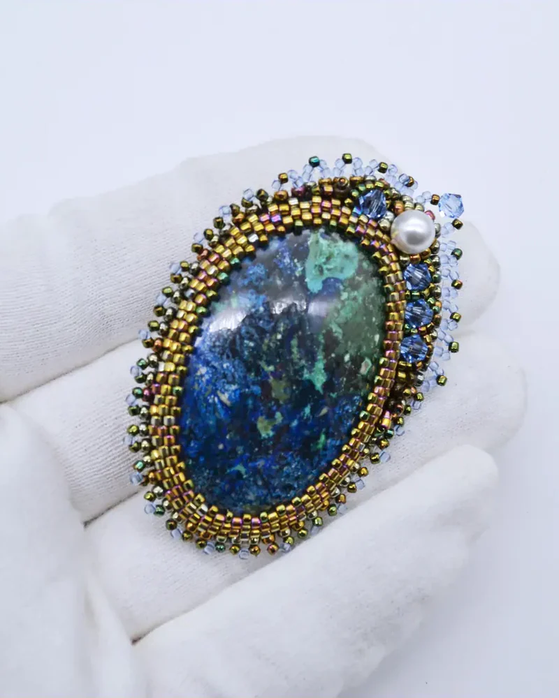 Брошь ручной работы с азурмалахитом и Swarovski
