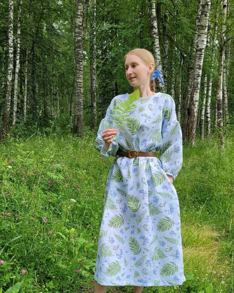 Платье льняное с незабудками, голубое