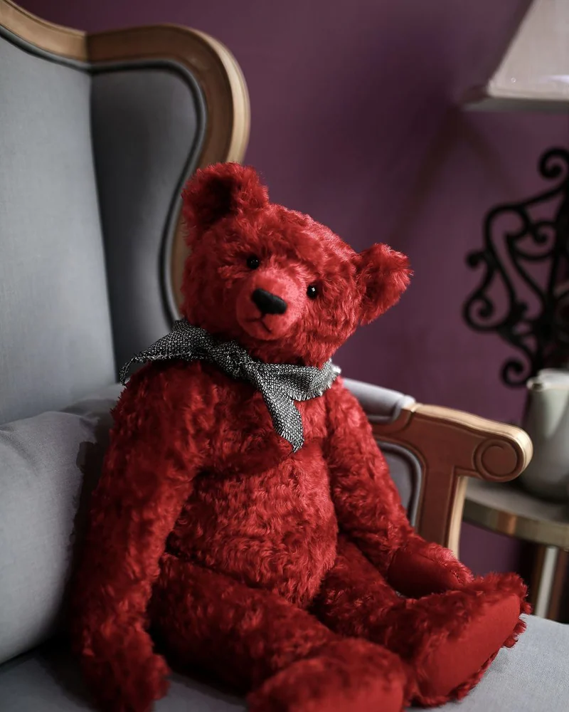Red bear Паскаль — красный