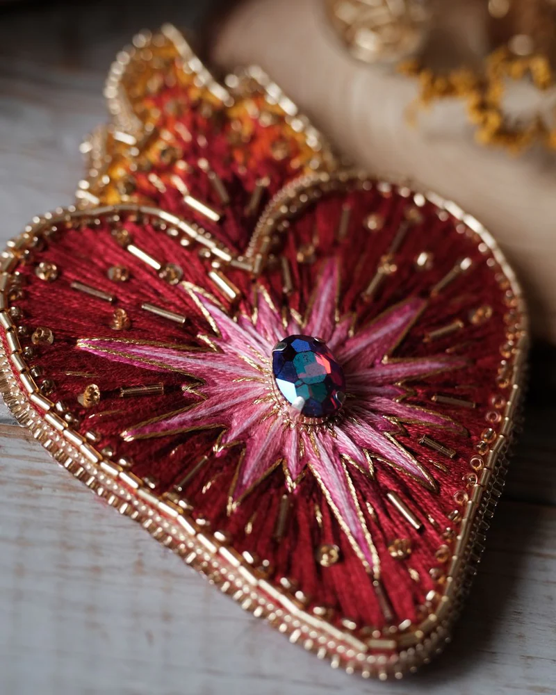 Брошь «Sacred Heart» с ручной вышивкой