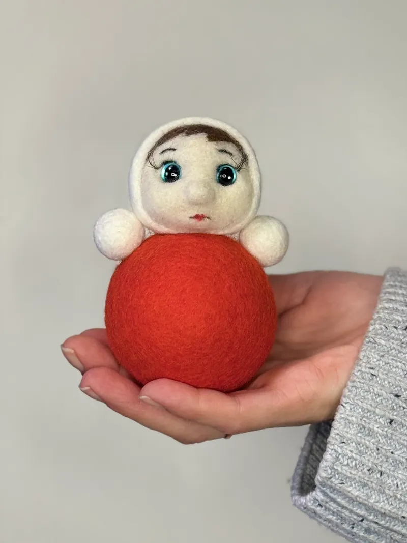 Валяная неваляшка - елочная игрушка