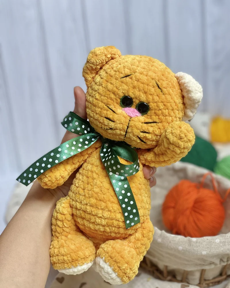 Вязаный оранжевый котик амигуруми