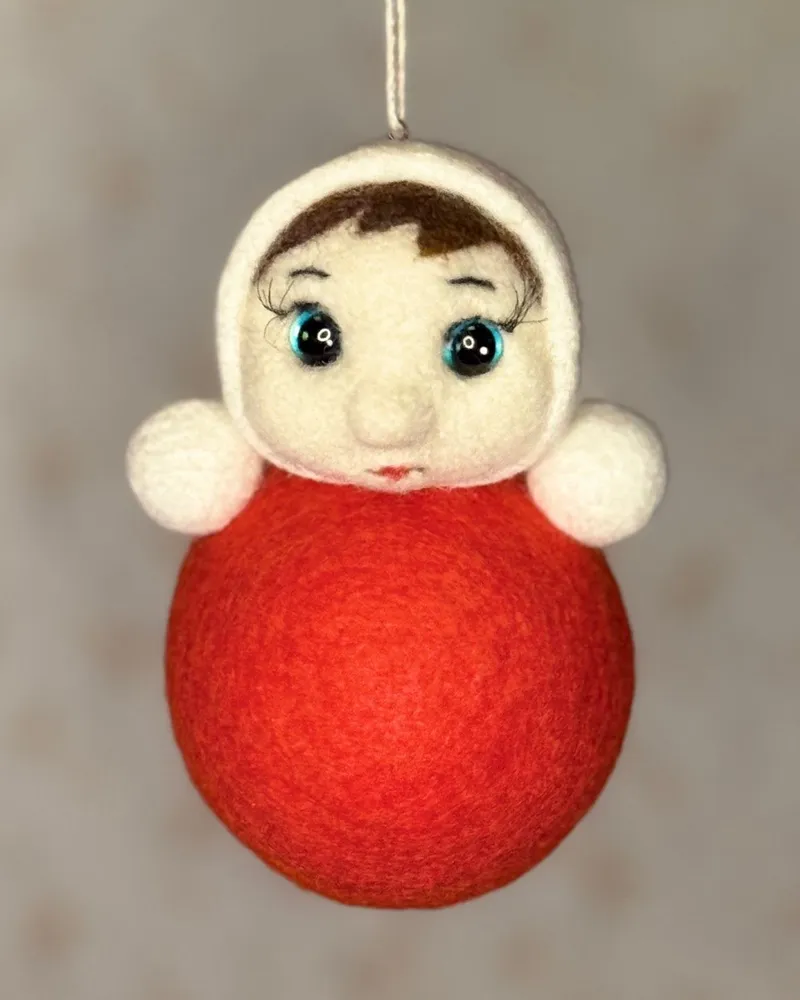 Валяная неваляшка - елочная игрушка