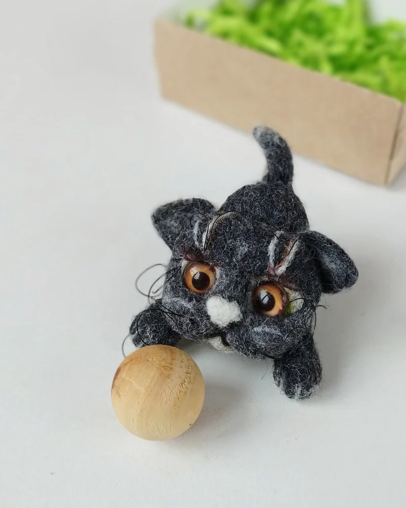 Брошь из шерсти черный кот, брошка валяная, игрушка котик