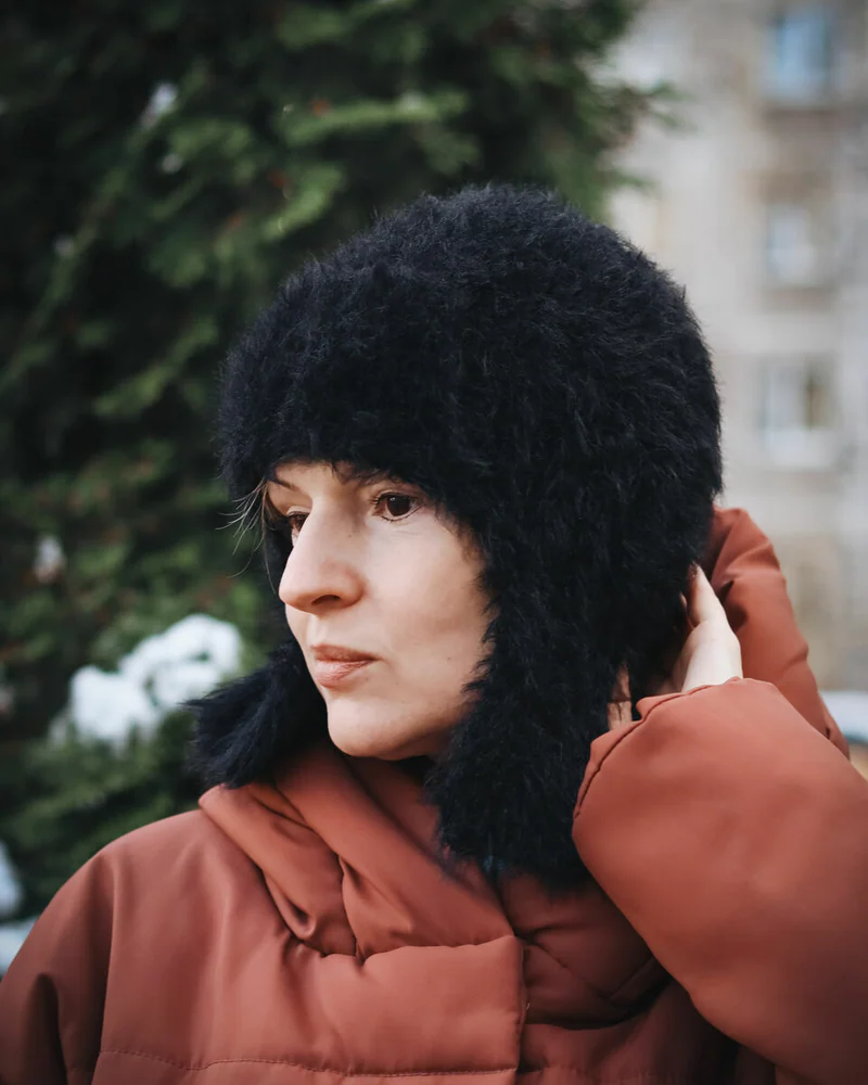 Шапка ушанка женская вязаная, Черная ушанка из эко меха — Чёрный
