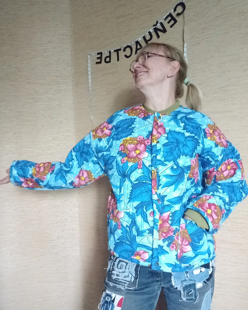 Куртка-бомбер в технике «Пицца»