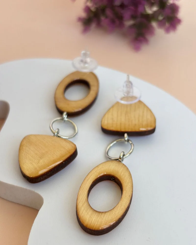 Серьги асимметричные деревянные