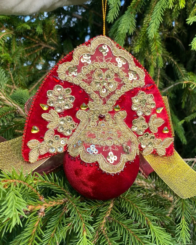 Ёлочная игрушка из коллекции Кокошники «Царица»