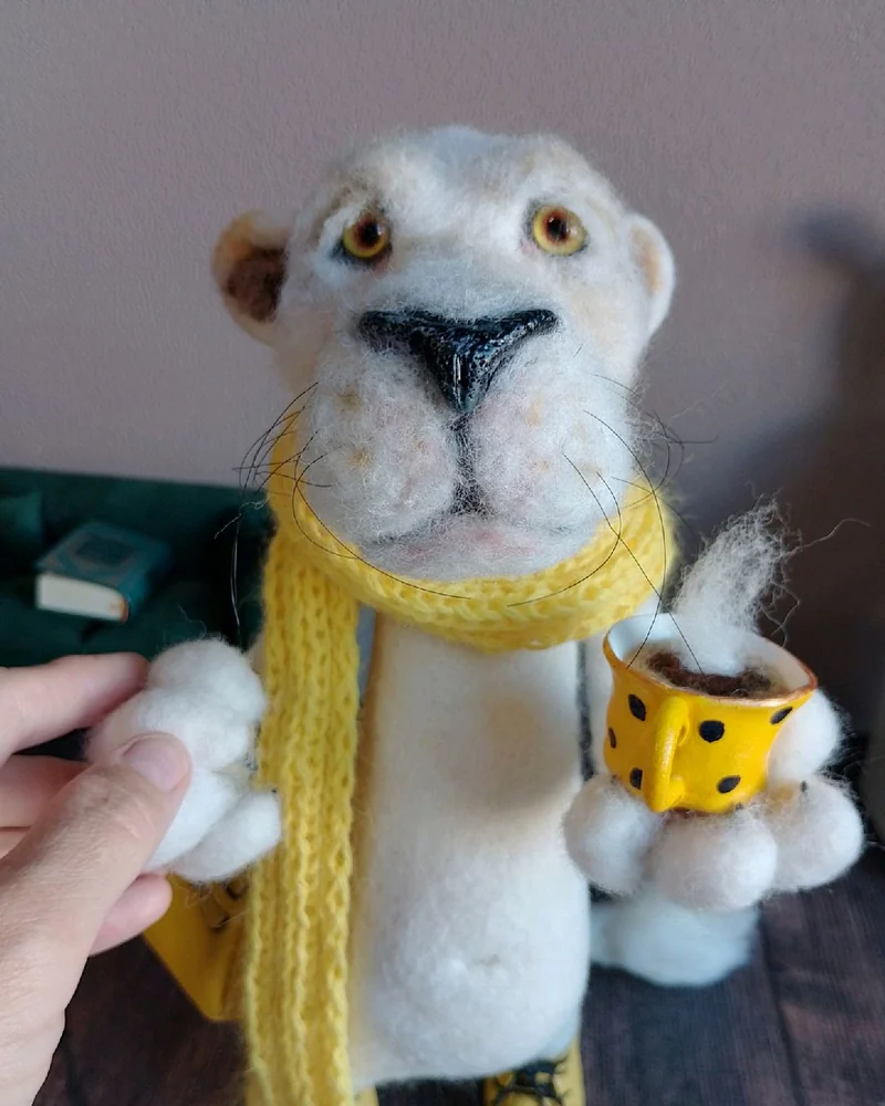 Белая львица. Игрушка из шерсти