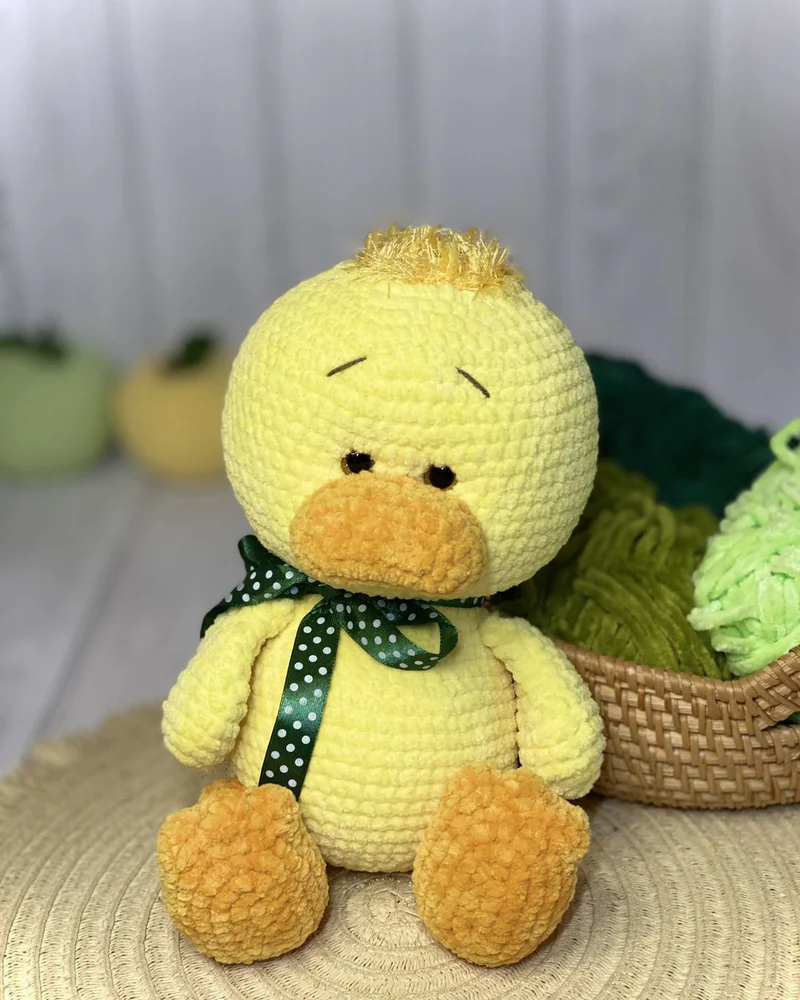 Вязаный жёлтый утёнок амигуруми