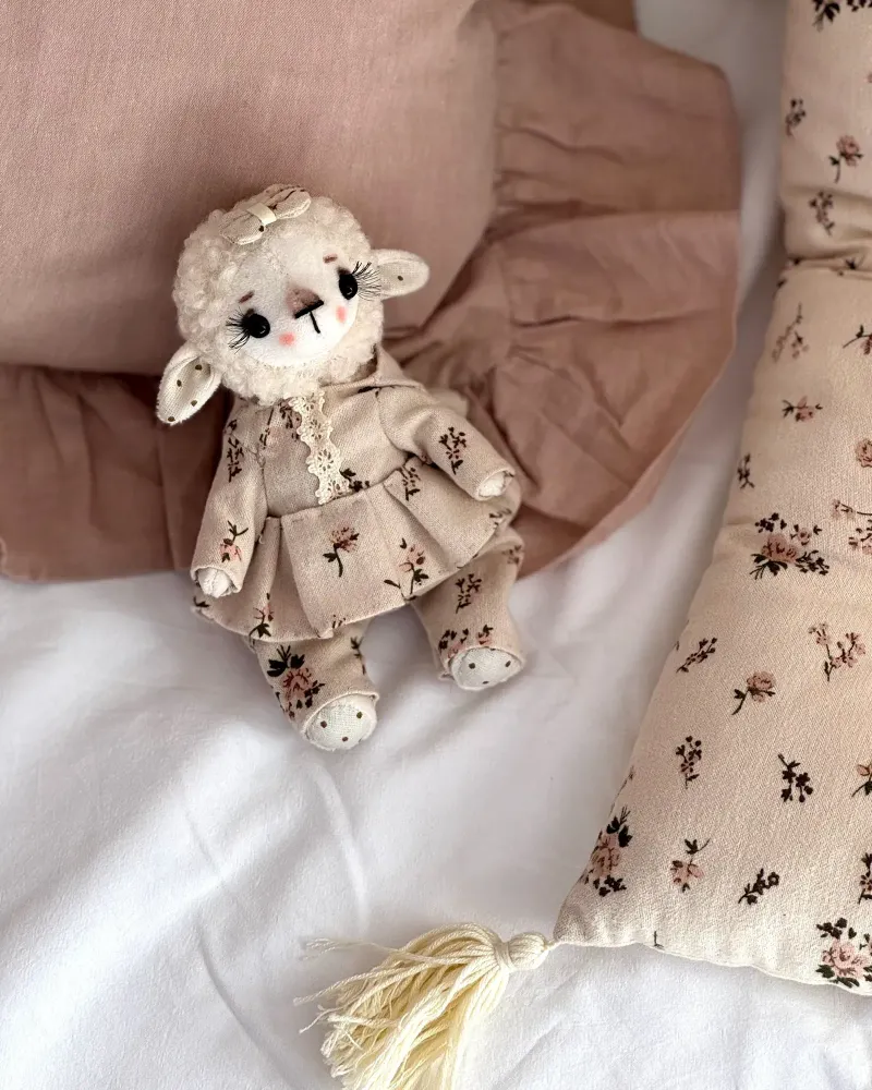 Белая овечка, 18 см