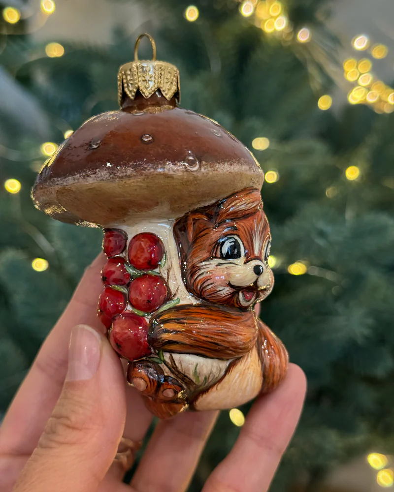 Коричневая новогодняя игрушка «Бельчонок»