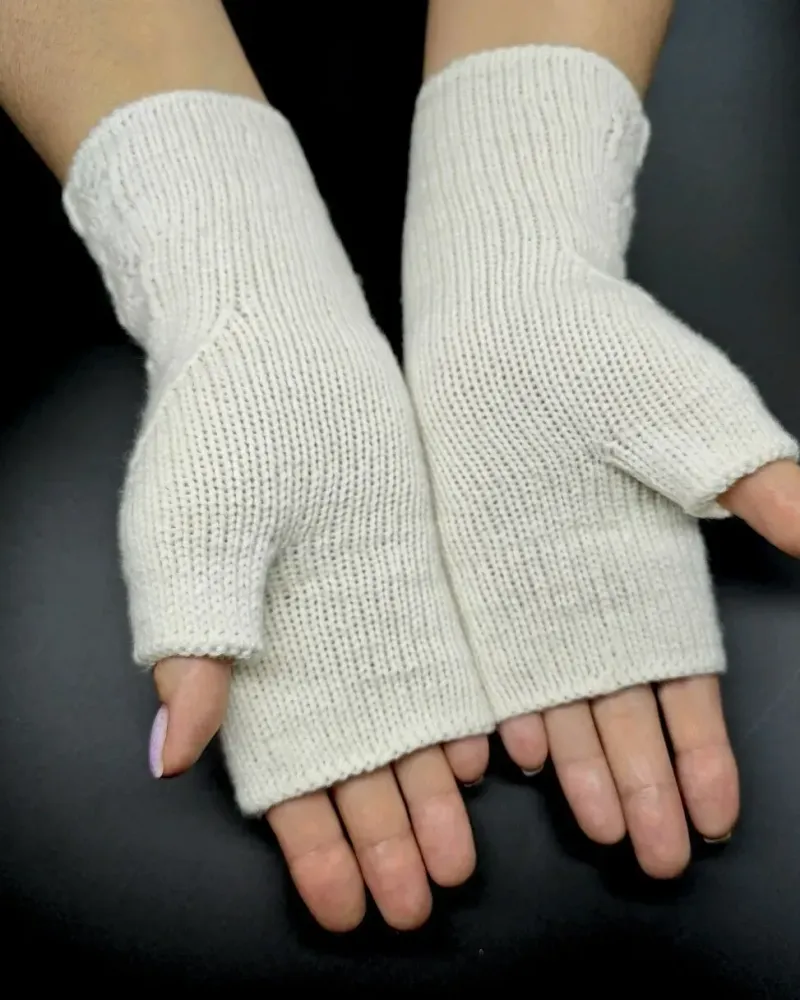 Ажурные митенки из мериноса — Белые