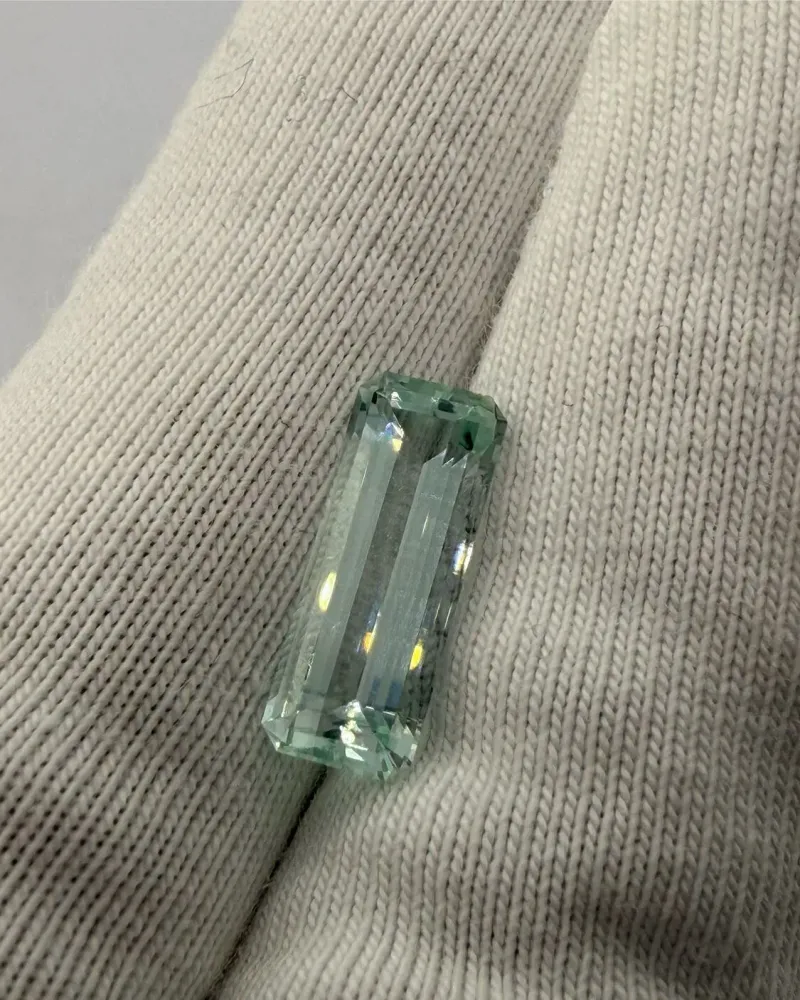 null — 2,1 ct, 13 × 5 × 4 мм