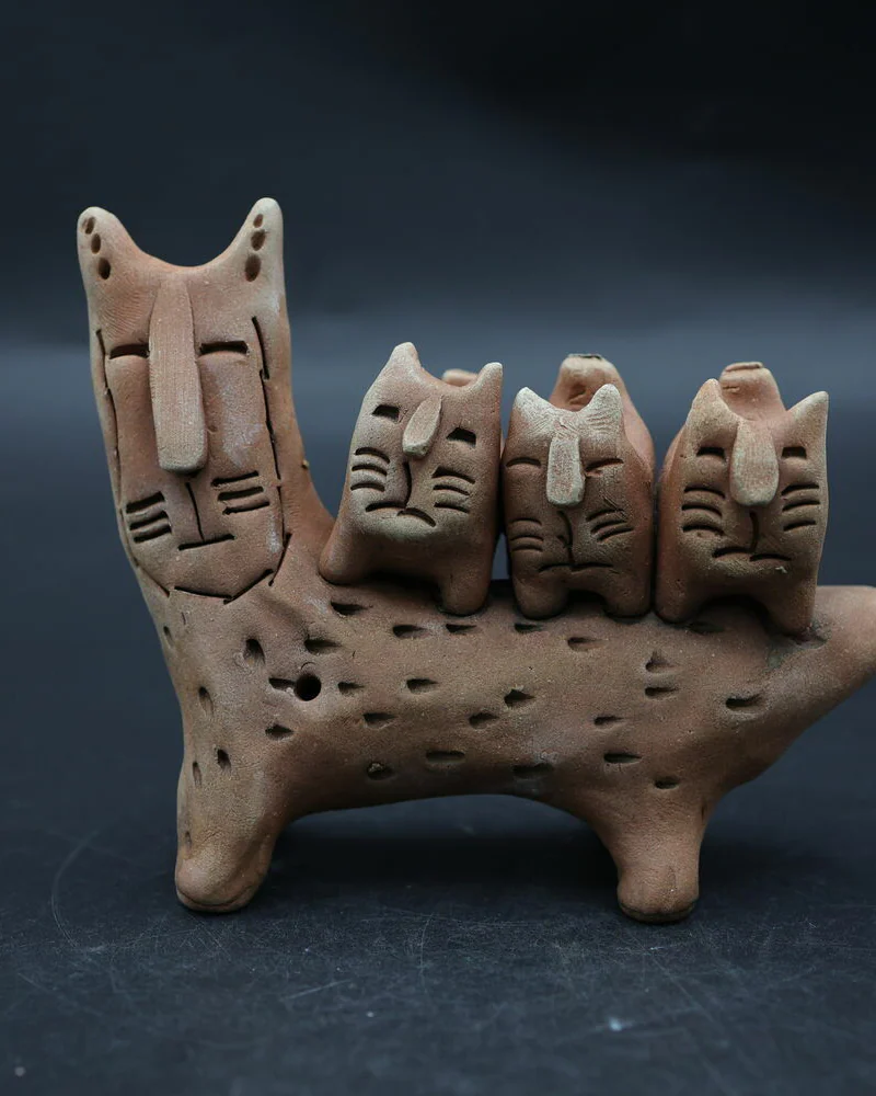 Кот Папа с котятами