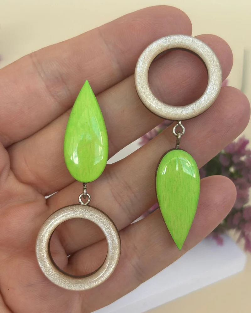 Серьги большие.Серьги из дерева асимметричные