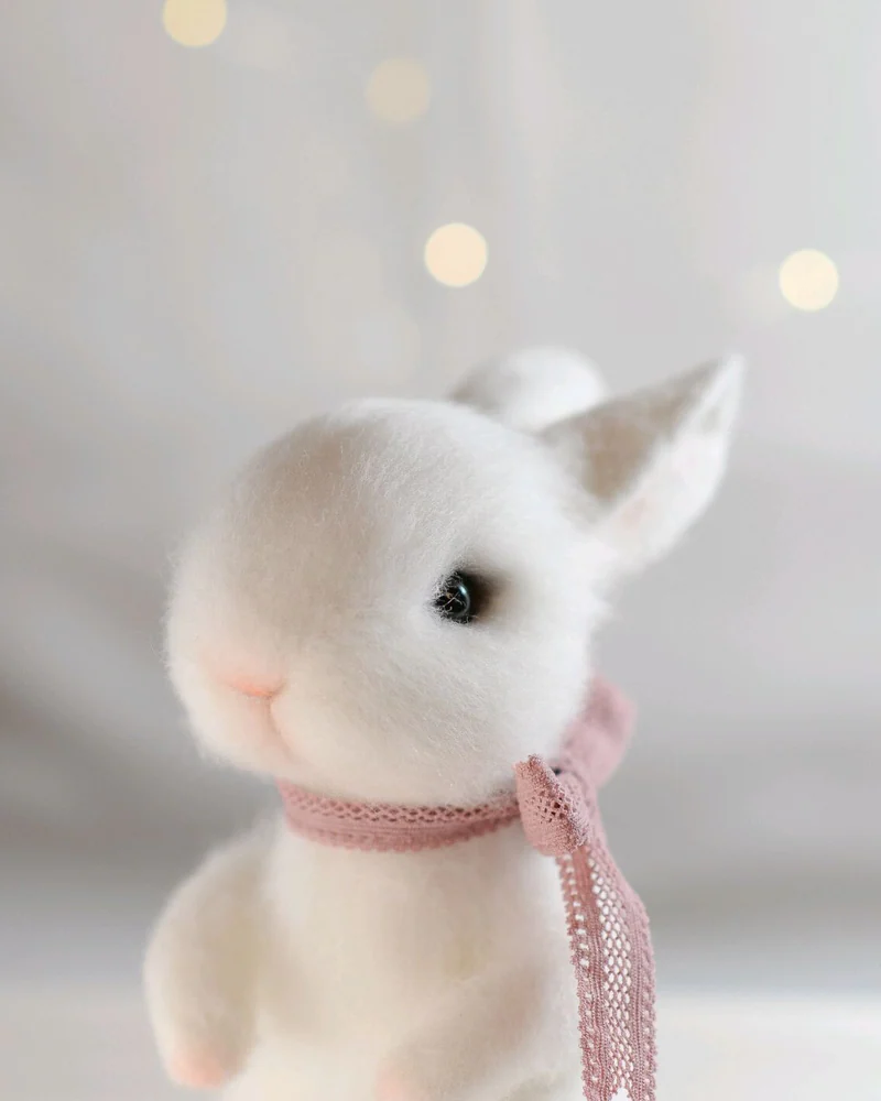 Зайчик из шерсти