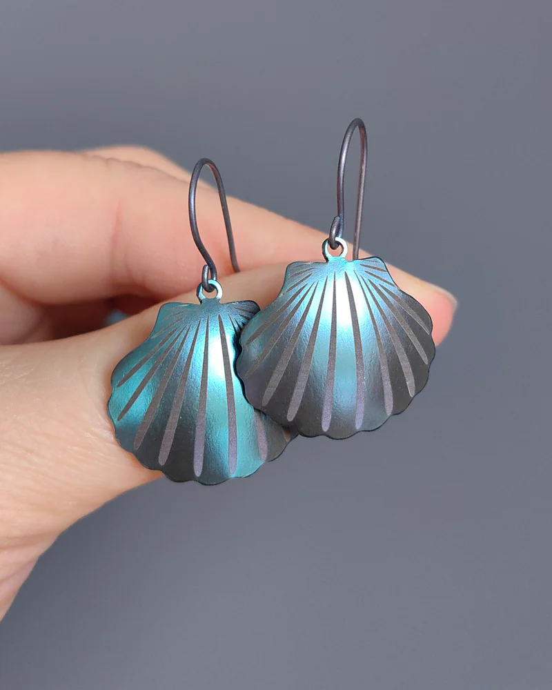 Серьги из титана "Ракушки" — голубые
