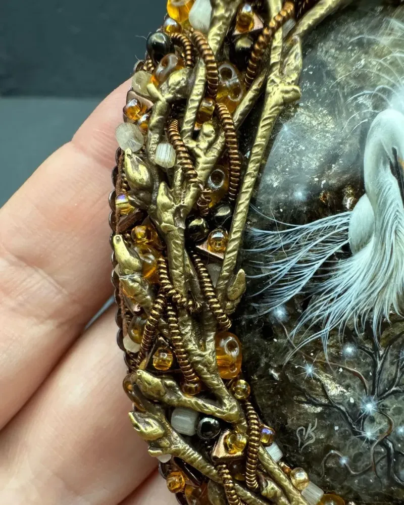Кулон из натурального камня с росписью Белая Цапля