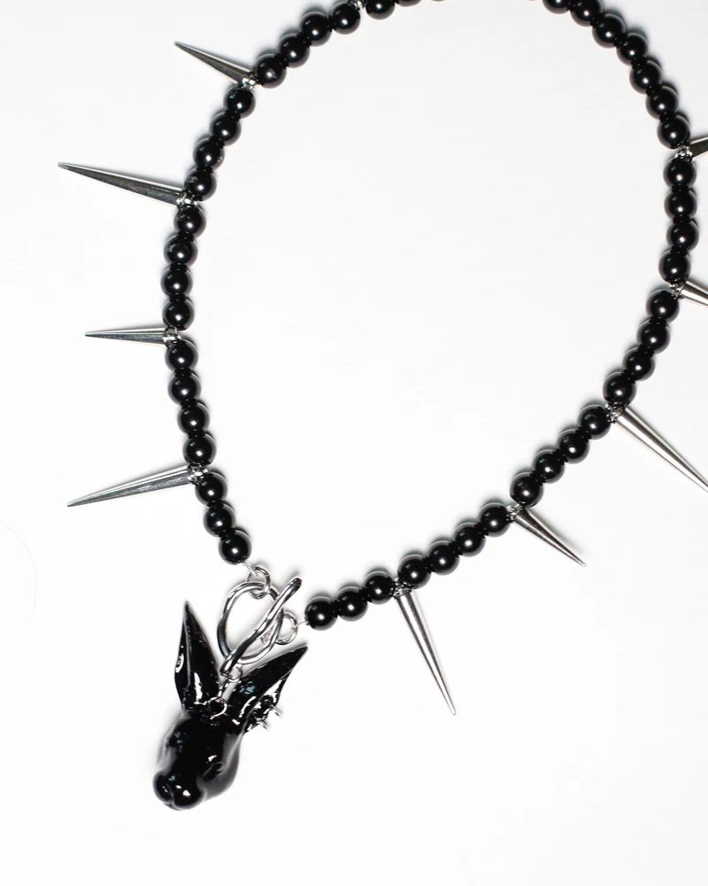 Колье «Bunny Black» с чёрным кроликом и шипами — Основной