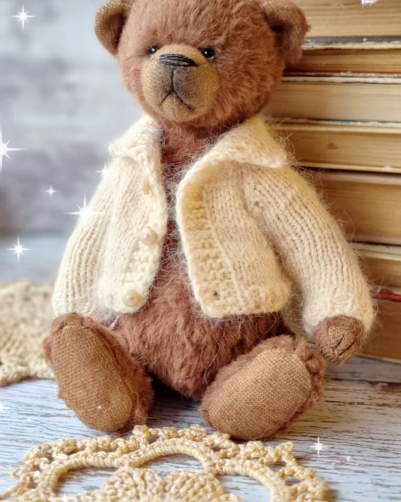 Коричневый мишка Тедди 18 см в кофточке