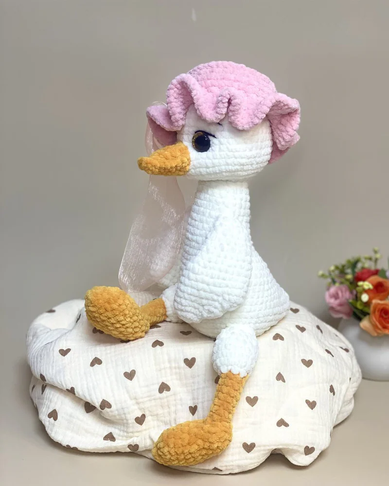 Вязаный белый гусь амигуруми