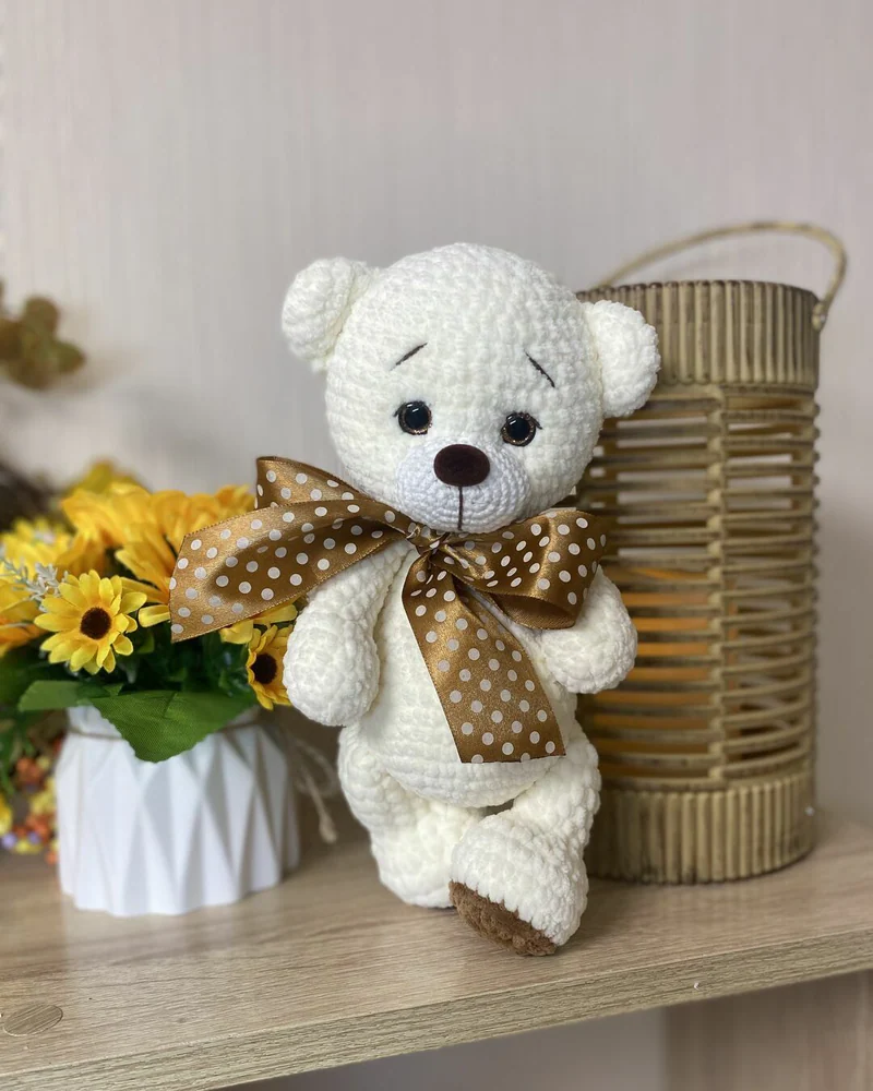 Вязаный белый мишка амигуруми