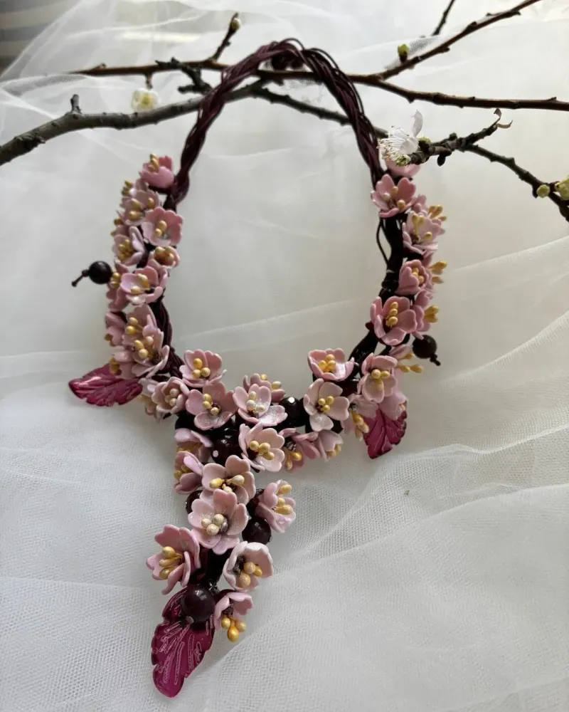 Колье «Сакура» с корундом из полимерной глины