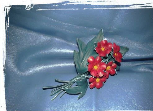 Брошь из кожи Бургундия