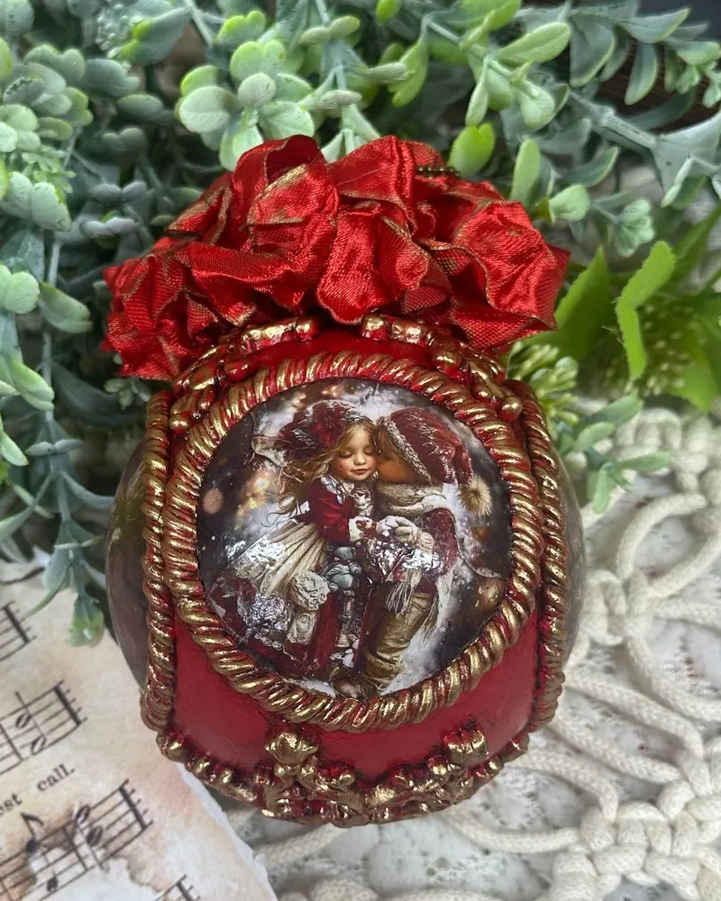 Елочные шары — Дева Мария — красный