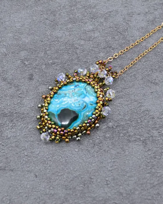 Подвеска ручной работы с хризоколлой и Swarovski