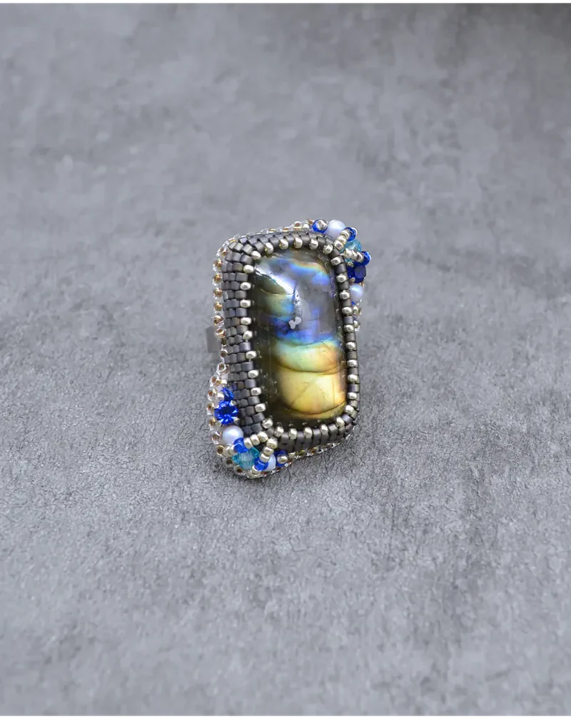 Кольцо с натуральным лабрадором и Swarovski