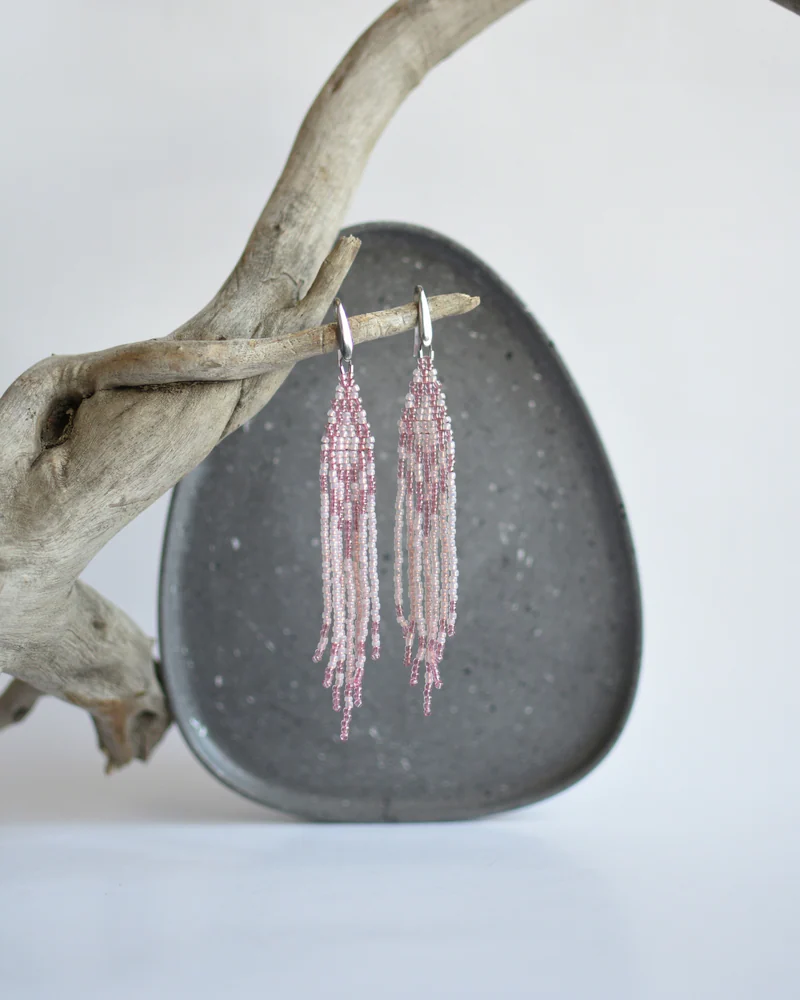 Серьги из бисера с бахромой — Нежно-розовый