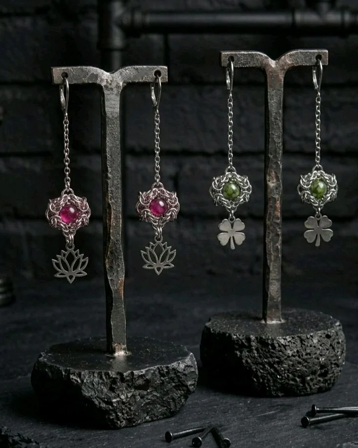 Серьги (кольчужное плетение) с лотосом и четырехлистником