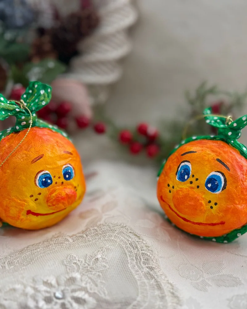 Ёлочные игрушки. Ватная игрушка Колобок — жёлтый