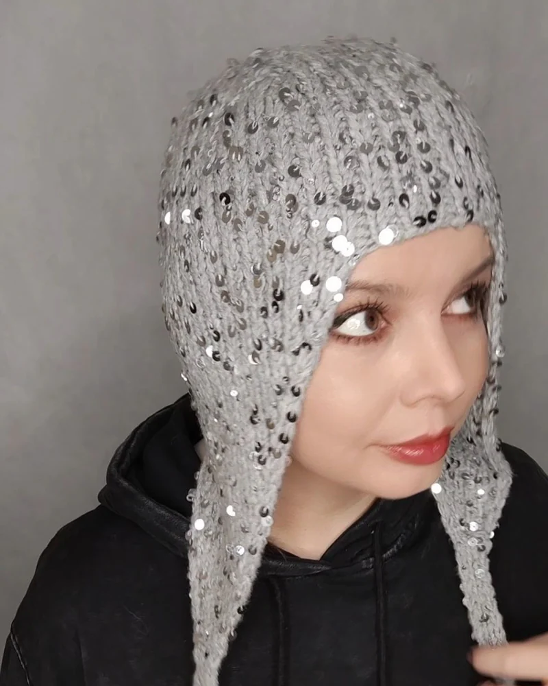 Шапка чепчик шлем, шапка серая с пайетками