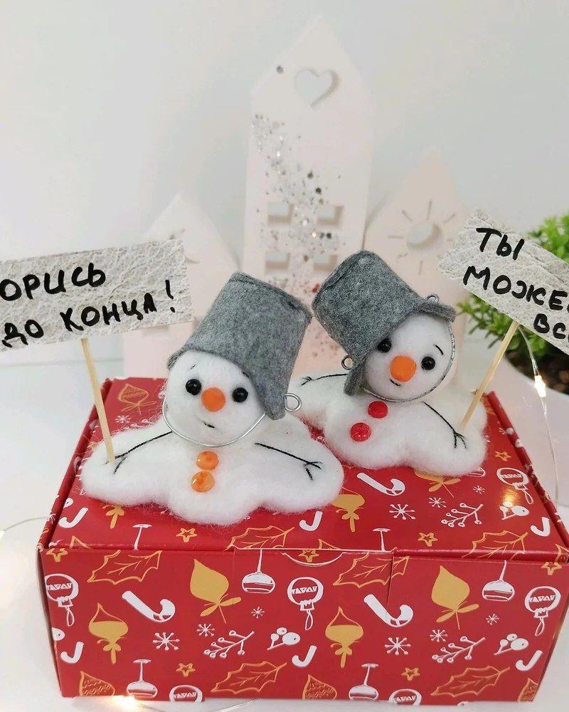 Неунывающий снеговик Валяная игрушка из шерсти