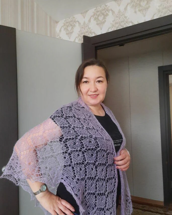 паутинка пуховая сиреневая с микро пайетками, ажурная треугольна