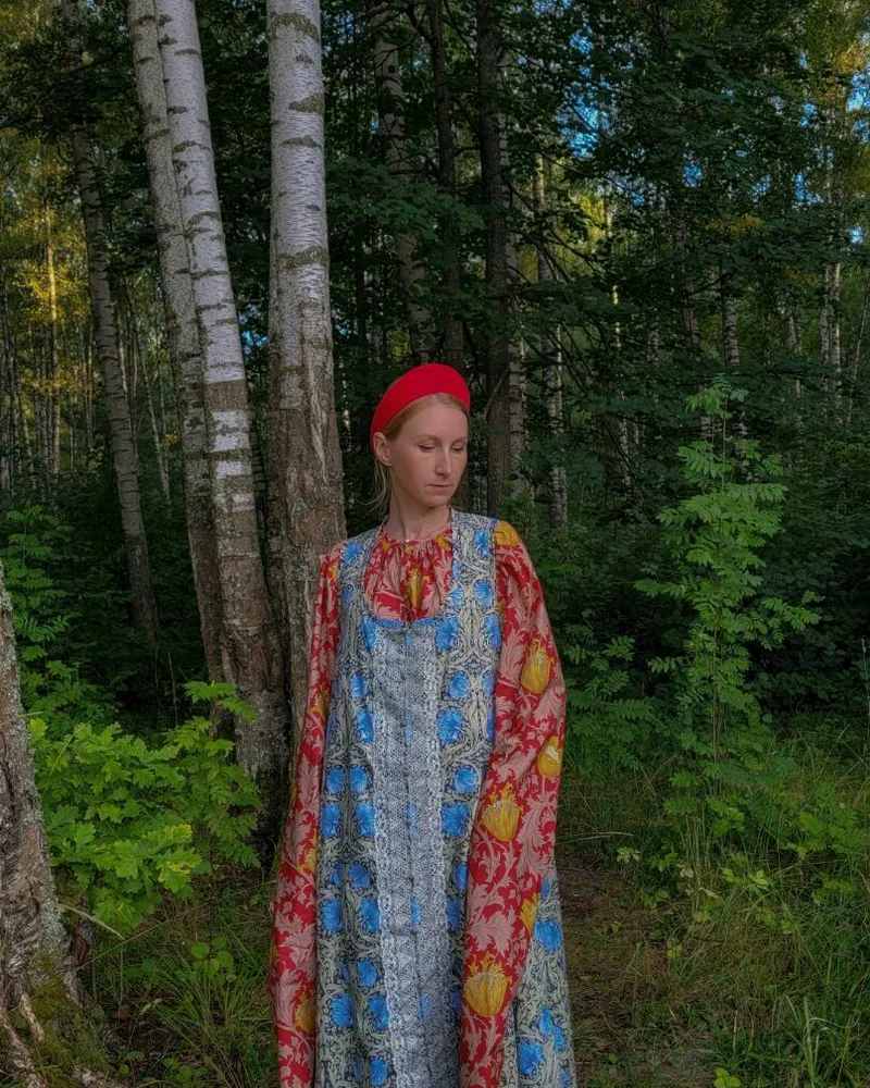 Костюм с сарафаном и долгорукавкой, разноцветный